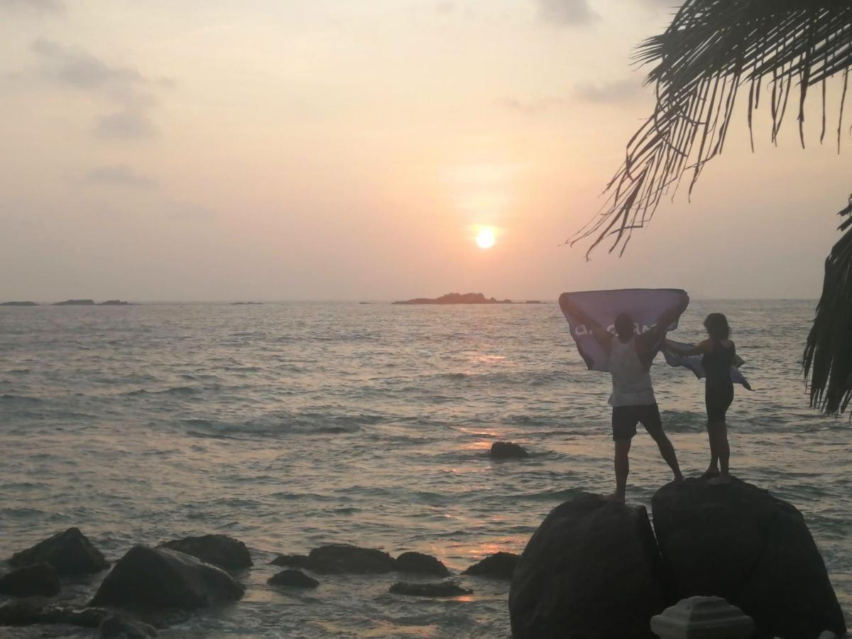 Happy Beach Villa Resort Unawatuna Ngoại thất bức ảnh