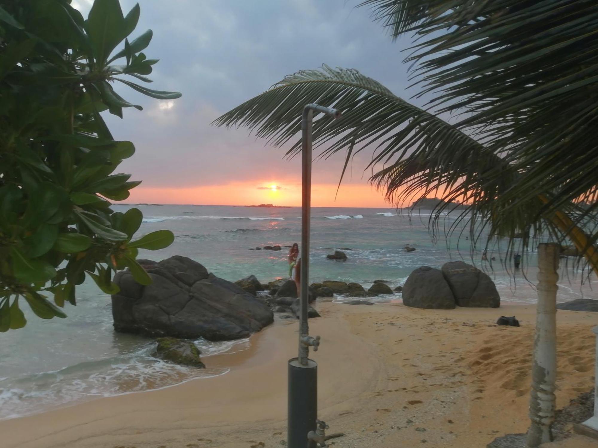 Happy Beach Villa Resort Unawatuna Ngoại thất bức ảnh