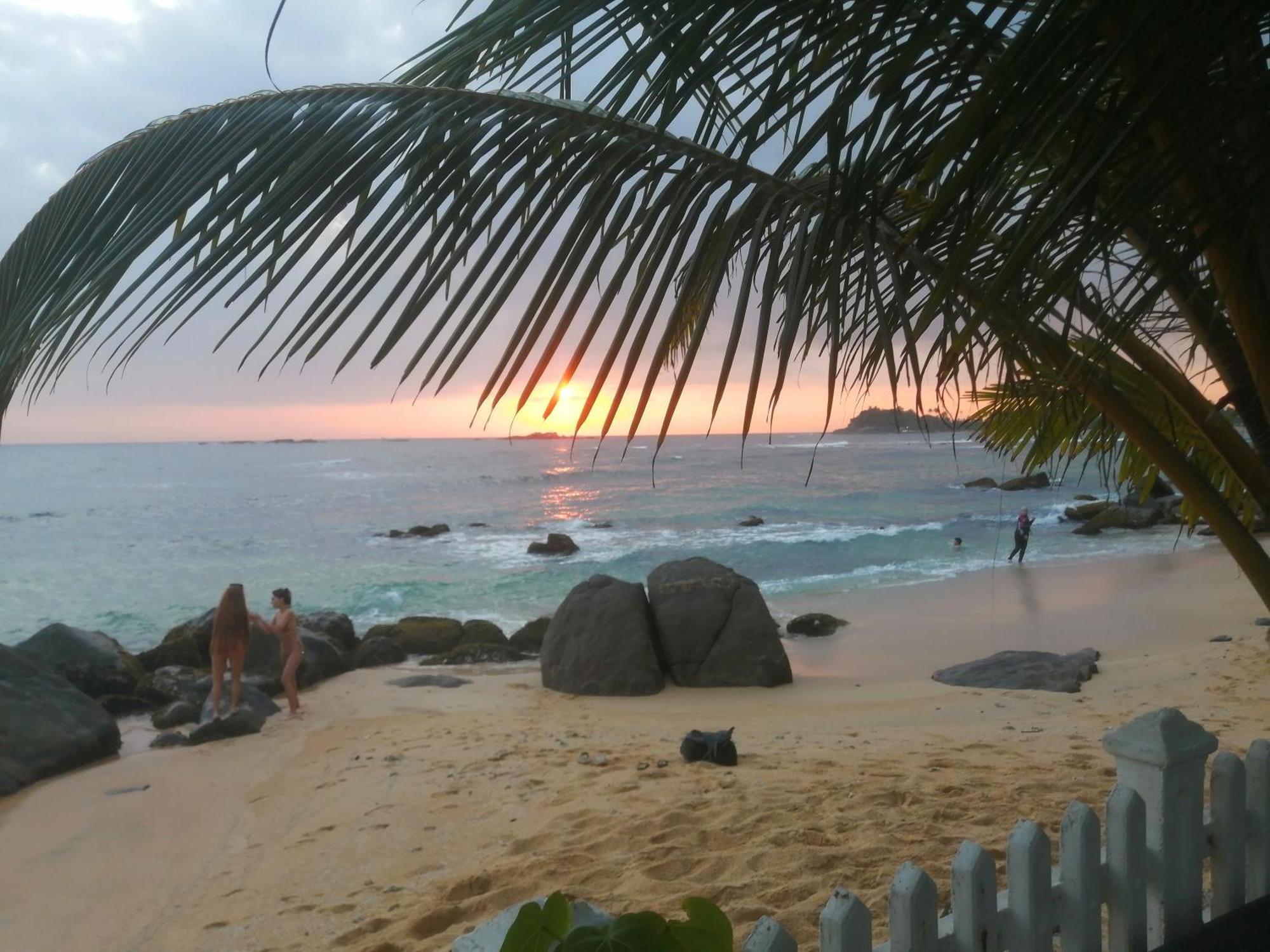 Happy Beach Villa Resort Unawatuna Ngoại thất bức ảnh